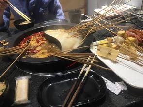 重庆走街串巷吃火锅网红,探寻麻辣鲜香的人间烟火气