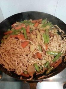 头条上的豆角土豆焖面,豆角土豆焖面，简单易做，营养满分